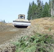 Un tracteur en plein travail Un tracteur en plein travail